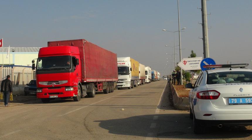 &Ccedil;obanbey Sınır Kapısı kapandı, &Ouml;nc&uuml;pınar'da yoğunluk oluştu