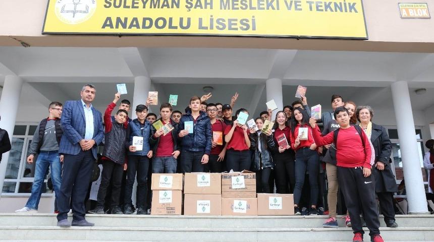 27 bini aşkın kitap T&uuml;rkiye&rsquo;nin d&ouml;rt bir yanında