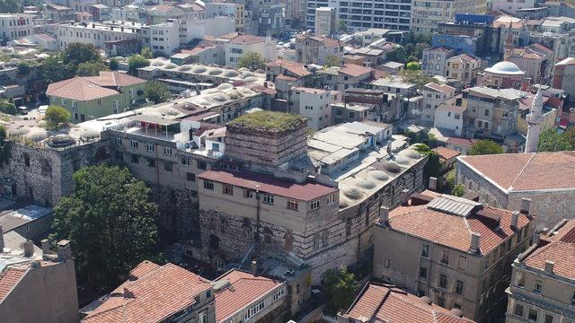 İstanbul'un göbeğinde tarih talancılarının silahlı saldırısı