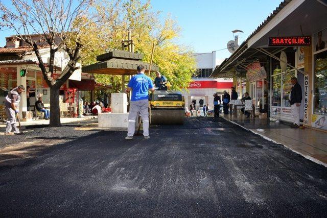 Gediz Belediyesinin yol yapım ve asfalt kaplama çalışmaları