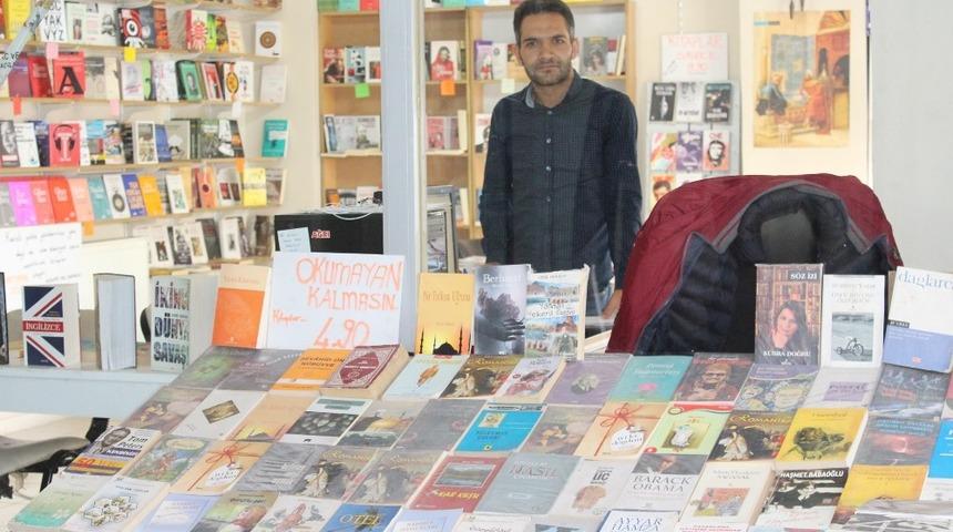 Atanamayan &ouml;ğretmen G&uuml;ltekin, 5. kitabını yazıyor