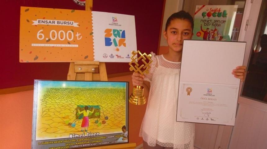 T&uuml;rkiye birincisi Nimet Bi&ccedil;er &ouml;d&uuml;l&uuml;n&uuml; aldı