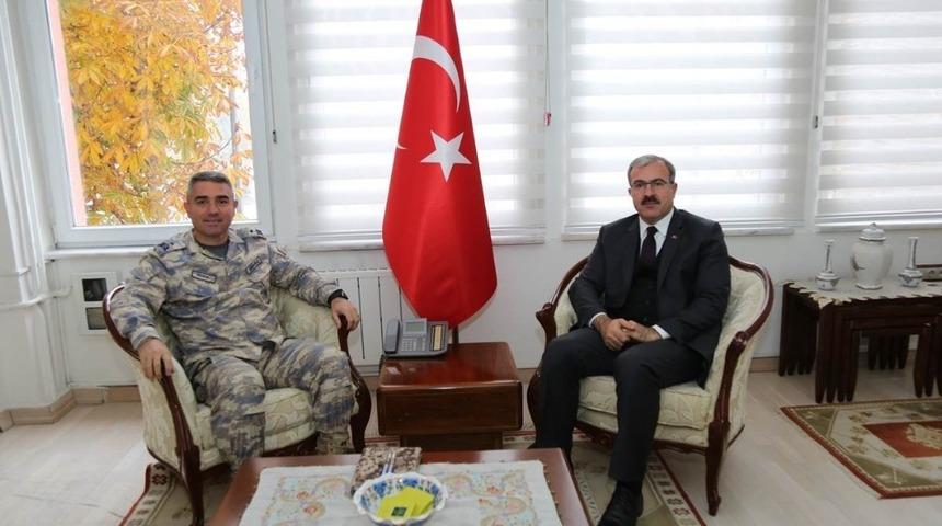 Komutan’dan tebrik ziyareti