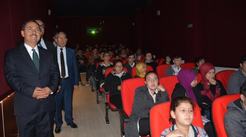 &Ouml;zel &ccedil;ocuklar Tebess&uuml;m Sineması&rsquo;nda film izledi