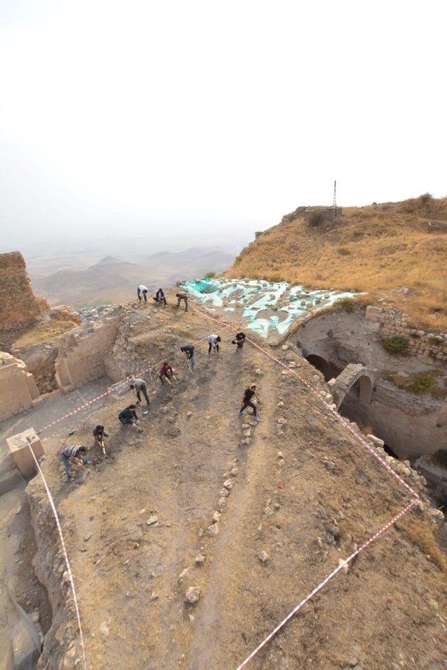 Mardin Kalesin’de arkeolojik kazılar sürüyor