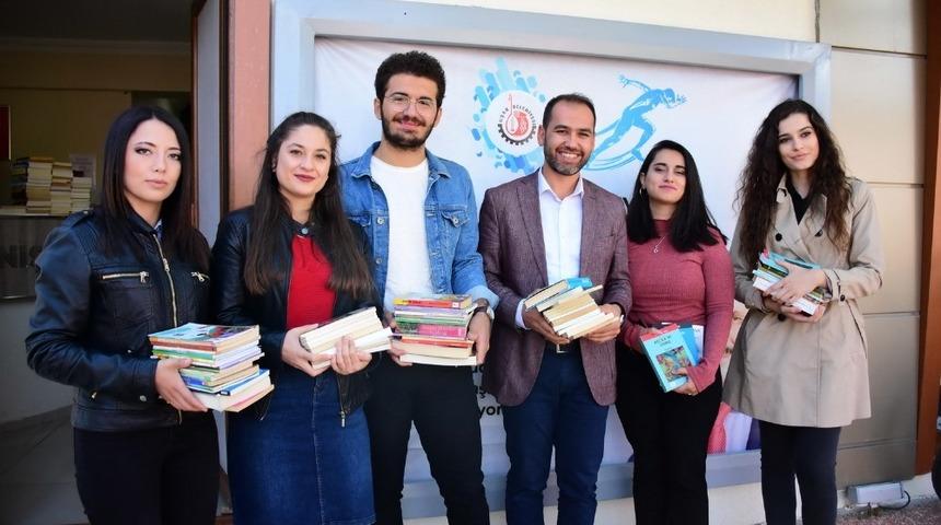 Kitap karşılığı hizmet aldılar, o kitaplar doğuya ışık oldu