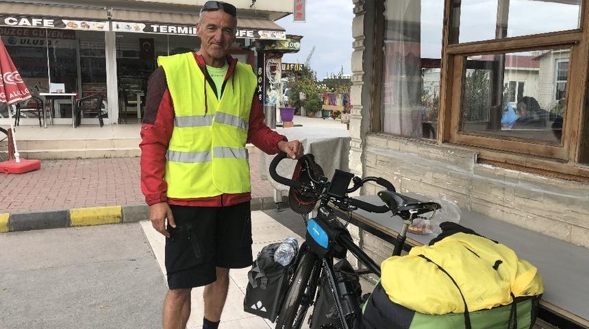 7 ayda d&uuml;nya turu