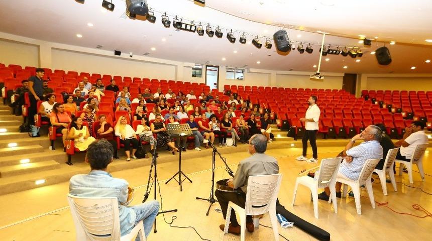 Ulu &Ouml;nder Atat&uuml;rk T&uuml;rk&uuml;lerle anılacak