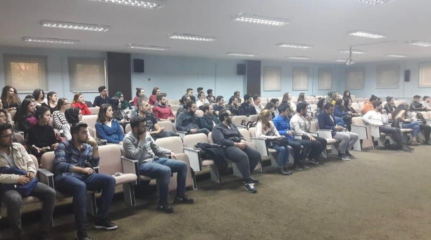 B&uuml;lent Ecevit, &ouml;l&uuml;m&uuml;n&uuml;n yıld&ouml;n&uuml;m&uuml;nde BE&Uuml;&rsquo;de anıldı