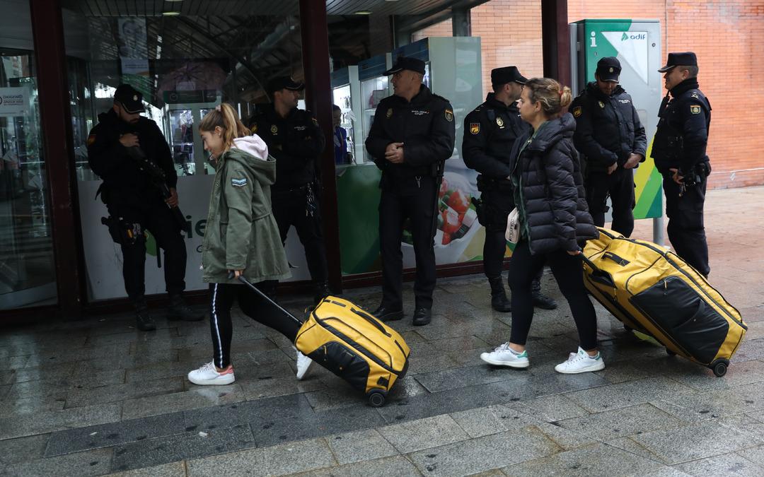 Avrupa diken &uuml;st&uuml;nde! iki b&uuml;y&uuml;k kentte bomba paniği