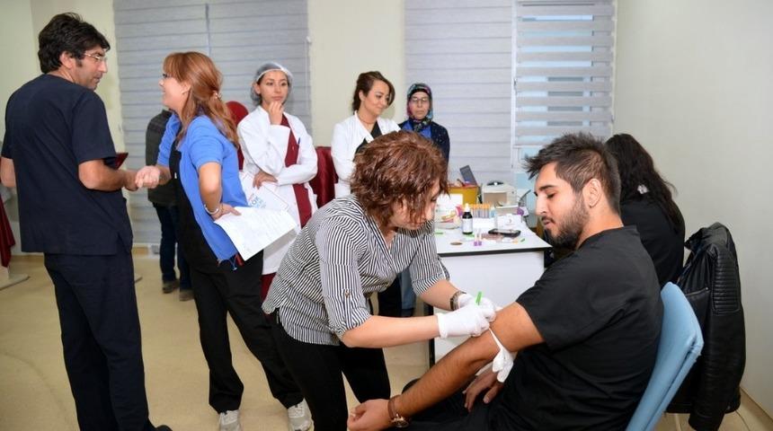 G&ouml;n&uuml;ll&uuml; k&ouml;k h&uuml;cre konusunda bilgilendirmede bulunuldu