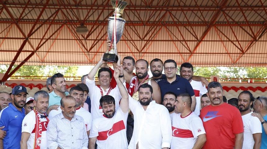 2018 Yağlı Güreşlerine Döşemealtı Belediyesi Başpehlivanları damga vurdu