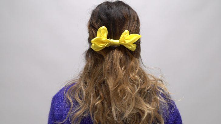 K&uuml;&ccedil;&uuml;k Kızınıza 5 Dakikada Kurdeleden Harika Bir Toka Yapın!