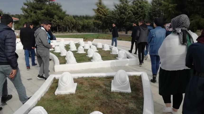 Beyşehir Belediyesinden &uuml;niversite &ouml;ğrencilerine &Ccedil;anakkale gezisi