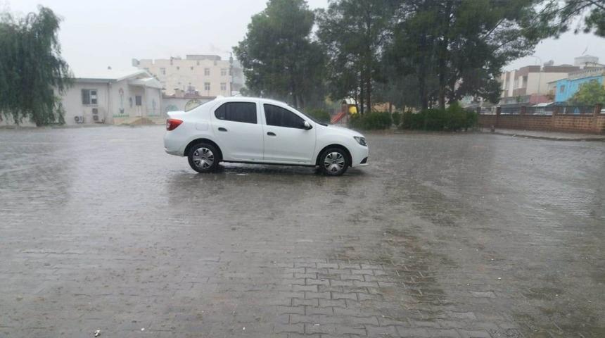 Ak&ccedil;akale&rsquo;de şiddetli yağış