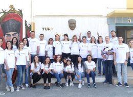 SunExpress “Guardian Angels” İzmir’de sınıfları boyadı 