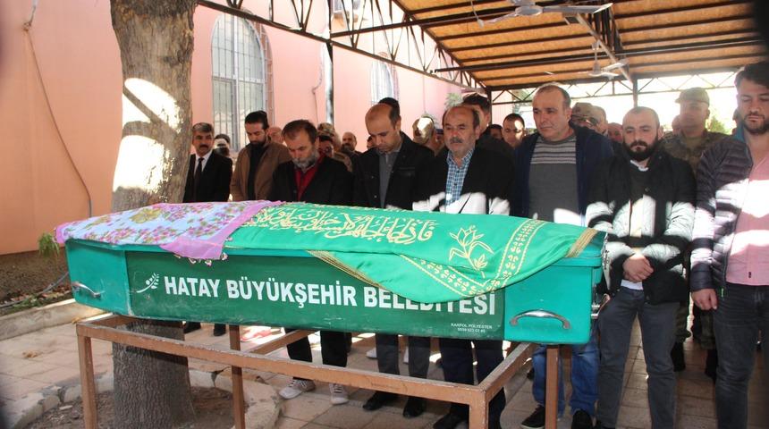 Balkondan d&uuml;şerek &ouml;len minik Elif Defne, toprağa verildi