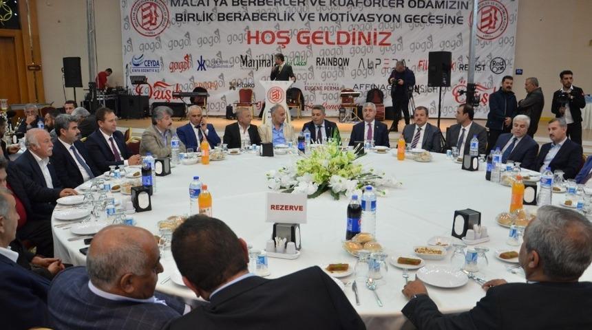 Berber ve kuaf&ouml;rler motivasyon gecesinde buluştu