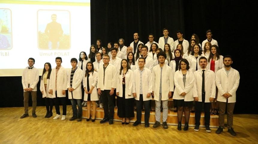OD&Uuml; Tıp Fak&uuml;ltesinde &lsquo;beyaz &ouml;nl&uuml;k&rsquo; sevinci