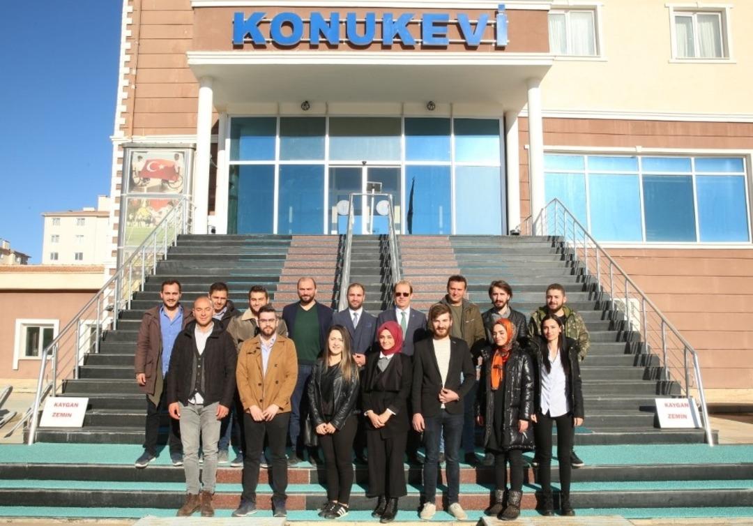 Rekt&ouml;r Coşkun, &Uuml;ni FM&rsquo;e Konuk Oldu