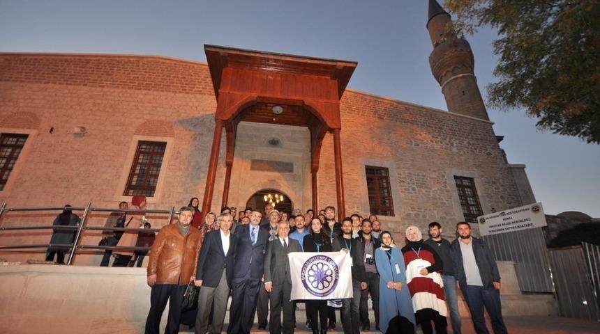 NE&Uuml; &ouml;ğrencileri Sel&ccedil;uklu sultanlarını andı