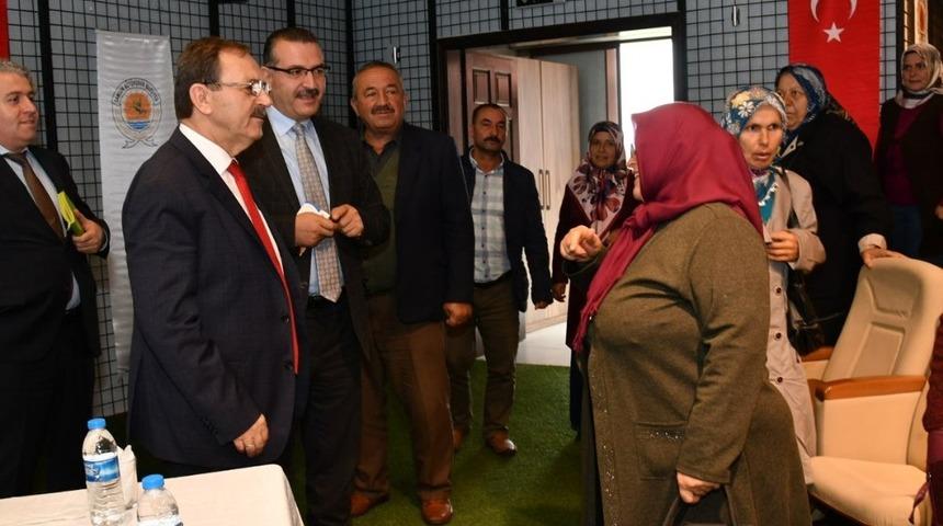 Başkan Şahin: &ldquo;&Uuml;reten kadınların yanındayız&rdquo;