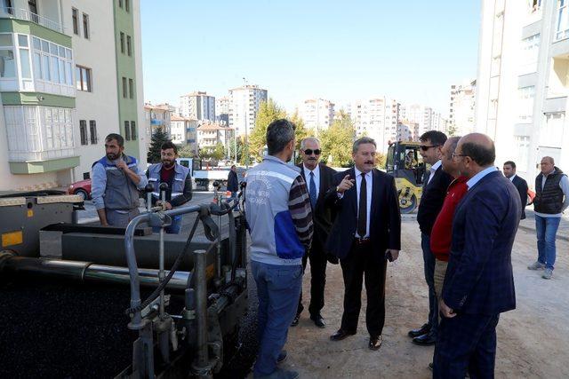 Hoca Ahmet Yesevi’ye bağlantı yolları asfaltlanıyor