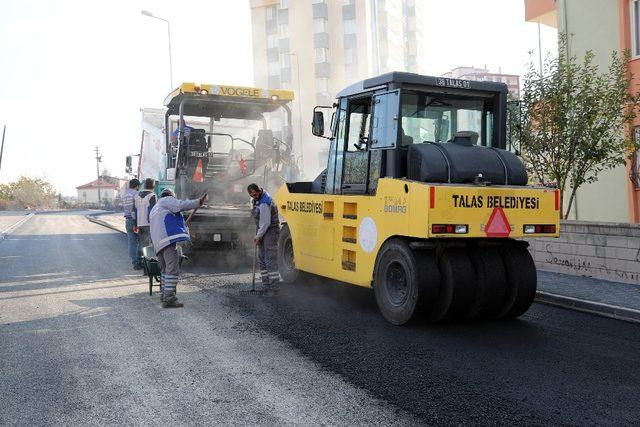 Hoca Ahmet Yesevi’ye bağlantı yolları asfaltlanıyor