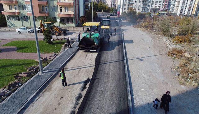 Hoca Ahmet Yesevi’ye bağlantı yolları asfaltlanıyor