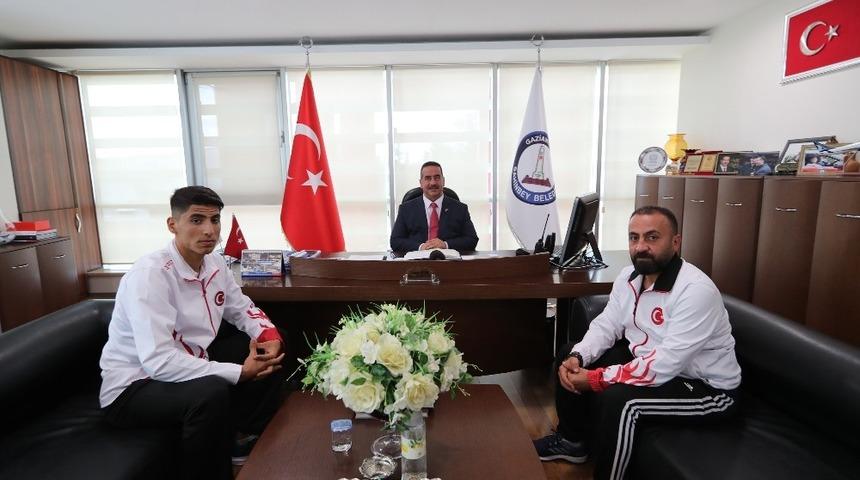 Şahinbey’in gururu gözünü madalyaya dikti