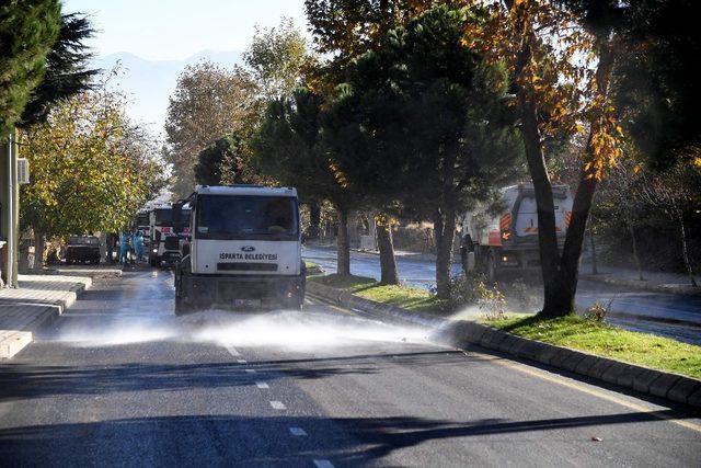 Isparta Belediyesi’nden sonbahar temizliği