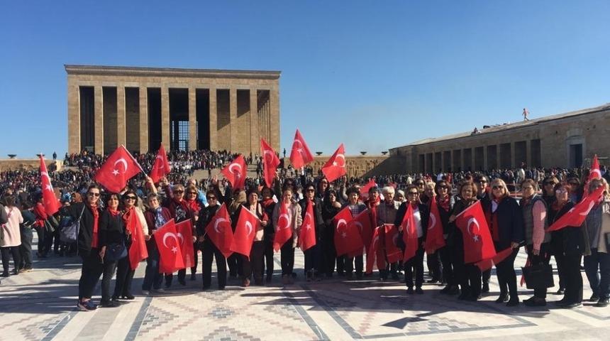 Salihlili kadınlar Ata&rsquo;nın huzurunda