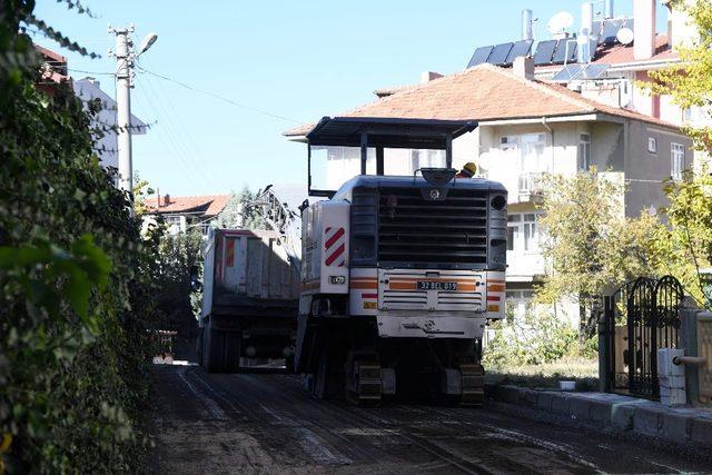 Isparta Belediyesi’nden Hızırbey’de sokak çalışması