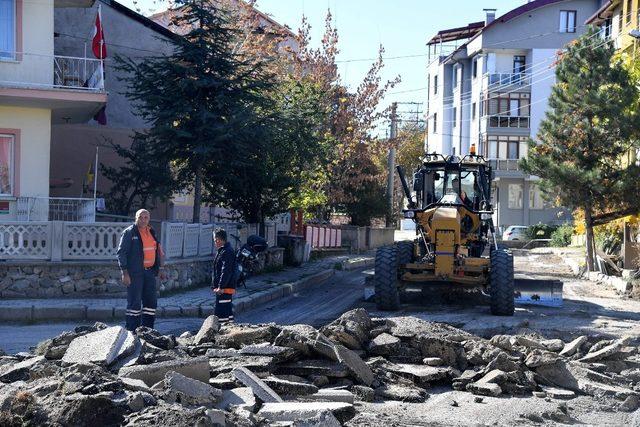 Isparta Belediyesi’nden Hızırbey’de sokak çalışması