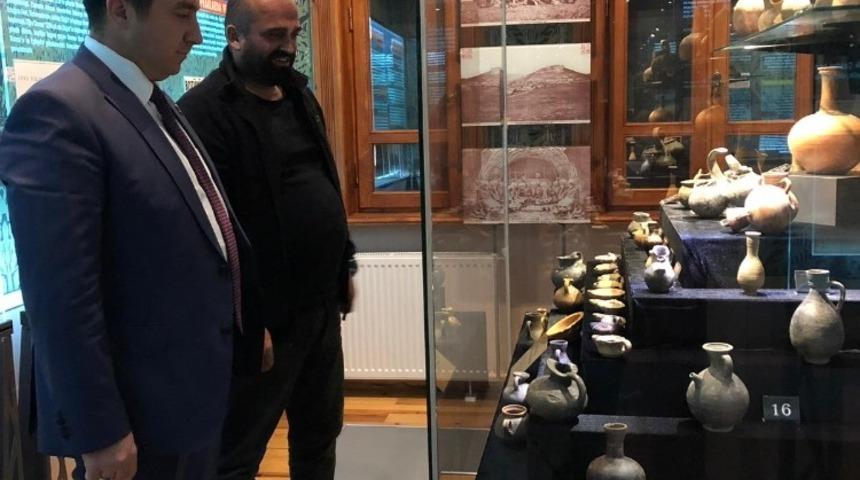 Başkan Bakıcı &ouml;zel koleksiyonu inceledi