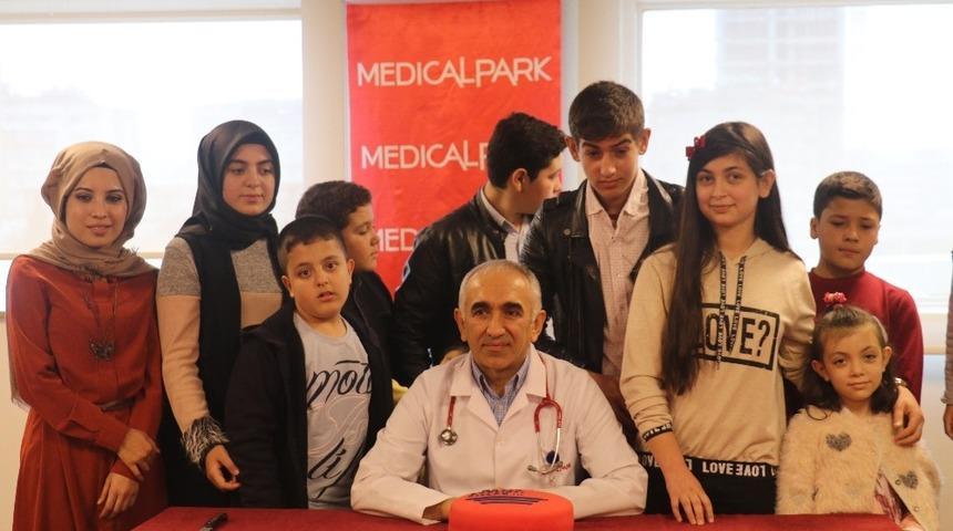 Sağlığına kavuşturduğu l&ouml;semili &ccedil;ocuklarla yıllar sonra buluştu