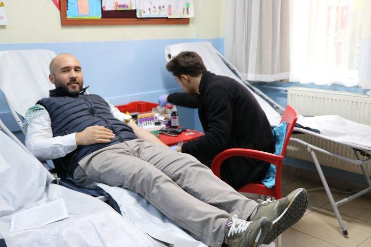 Şehit Ahmet Akyol İlkokulu’nda kan bağışı etkinliği G4