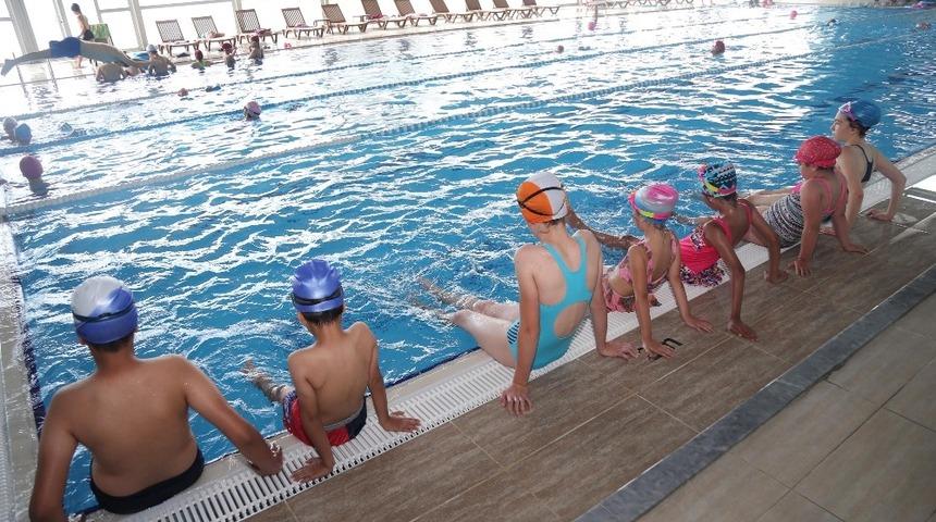 Gölbaşı 12 ay kulaç atıyor