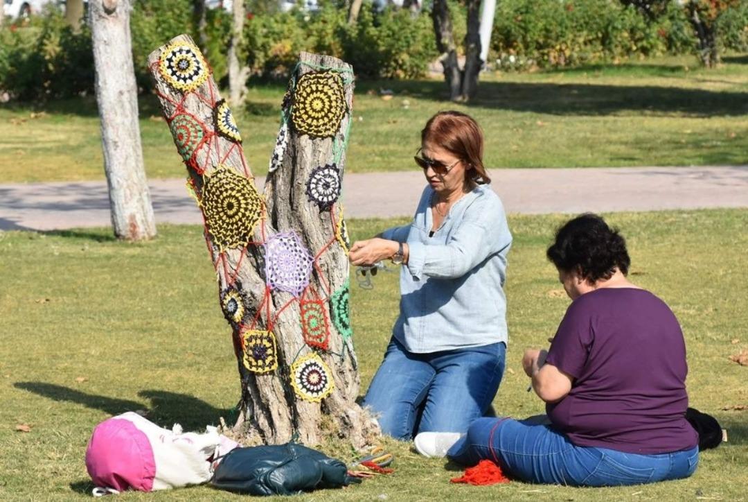 Aliağa, kadınların el &ouml;rg&uuml;leri renkleniyor