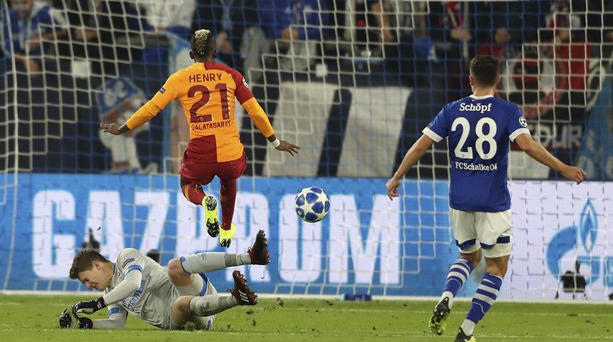 Onyekuru, çocuğunun annesine 11 bin euro ödeyerek hapse girmekten kurtuldu