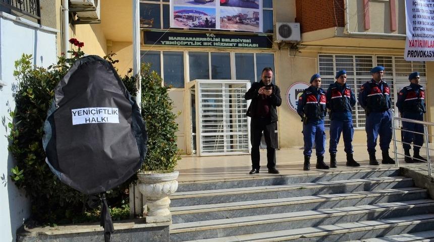 Siyah &ccedil;elenkli protestoya Başkandan a&ccedil;ıklama