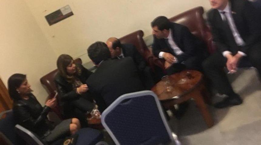 Meclis'te şok görüntüler! Sigara yasaklarını konuşan milletvekilleri yasak alanda sigara içti