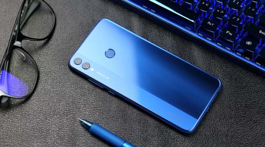 Honor 8X dikkatleri &uuml;zerine &ccedil;ekiyor
