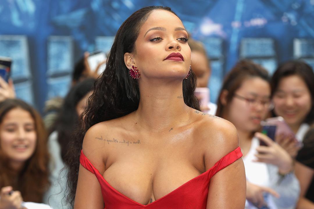 Son zamanlarda aldığı kilolar y&uuml;z&uuml;nden eleştirilen Rihanna bakın nasıl zayıfladı