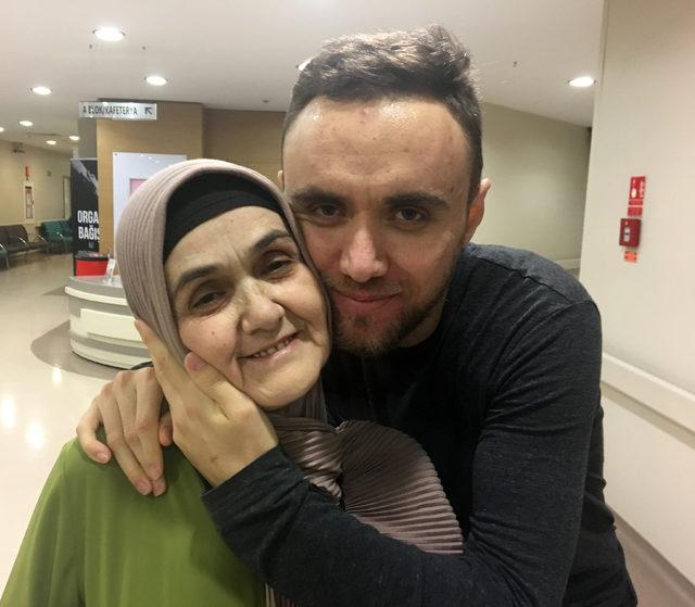 &Uuml;sk&uuml;pl&uuml; saksafon sanat&ccedil;ısı, Antalya da sağlığına kavuştu 2