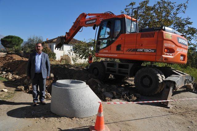 Büyükşehir Karacasu’da alt ve üst yapı çalışmalarını sürdürüyor