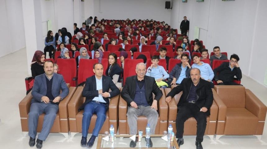 Şair Bestami Yazgan &ouml;ğrencilerle buluştu