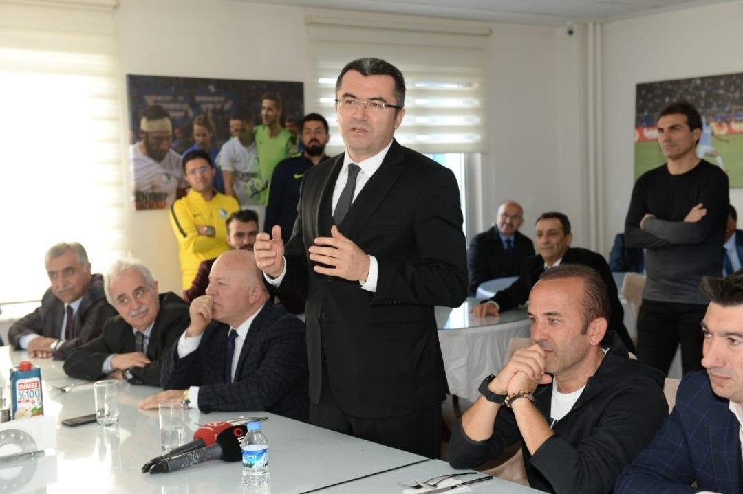 Vali Okay Memiş: &ldquo;İmkanlar &ouml;l&ccedil;&uuml;s&uuml;nde yanınızdayız&rdquo;