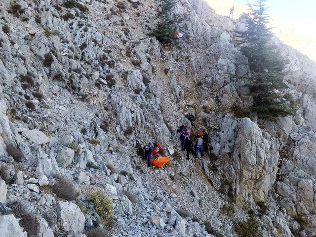 Tahtalı Dağı ndan atlayış yaptıktan sonra düşen Fransız paraşütçü kurtarıldı 1