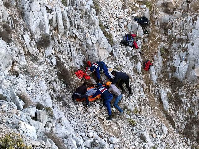 Tahtalı Dağı ndan atlayış yaptıktan sonra düşen Fransız paraşütçü kurtarıldı 2